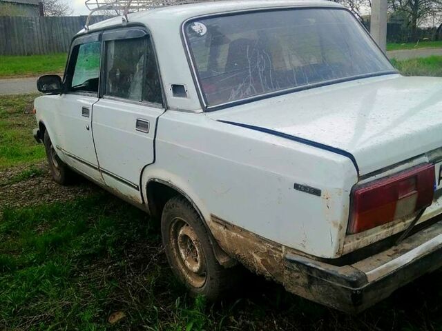 Белый ВАЗ 2105, объемом двигателя 1.5 л и пробегом 250 тыс. км за 400 $, фото 4 на Automoto.ua