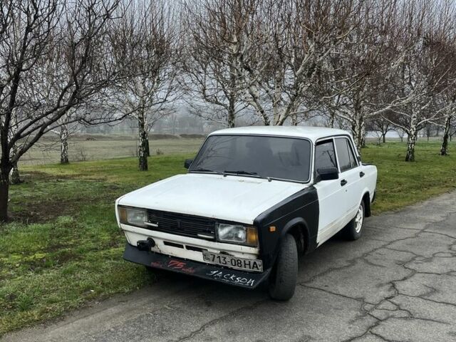 Белый ВАЗ 2105, объемом двигателя 1.5 л и пробегом 1 тыс. км за 426 $, фото 2 на Automoto.ua