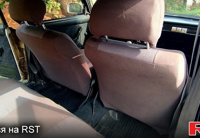 Белый ВАЗ 2105, объемом двигателя 1.3 л и пробегом 700 тыс. км за 1100 $, фото 2 на Automoto.ua