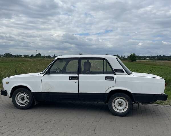 Білий ВАЗ 2105, об'ємом двигуна 1.3 л та пробігом 52 тис. км за 500 $, фото 5 на Automoto.ua