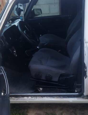 Білий ВАЗ 2105, об'ємом двигуна 1.5 л та пробігом 250 тис. км за 761 $, фото 3 на Automoto.ua