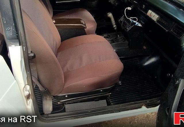 Белый ВАЗ 2105, объемом двигателя 1.3 л и пробегом 700 тыс. км за 1100 $, фото 4 на Automoto.ua