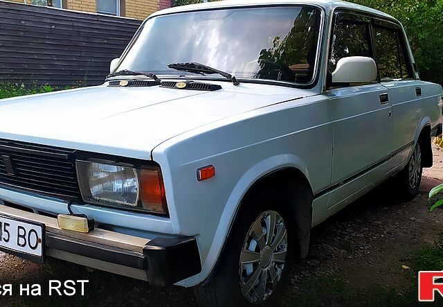 Белый ВАЗ 2105, объемом двигателя 1.3 л и пробегом 700 тыс. км за 1100 $, фото 1 на Automoto.ua