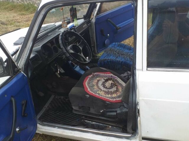 Белый ВАЗ 2105, объемом двигателя 1.5 л и пробегом 78 тыс. км за 485 $, фото 4 на Automoto.ua