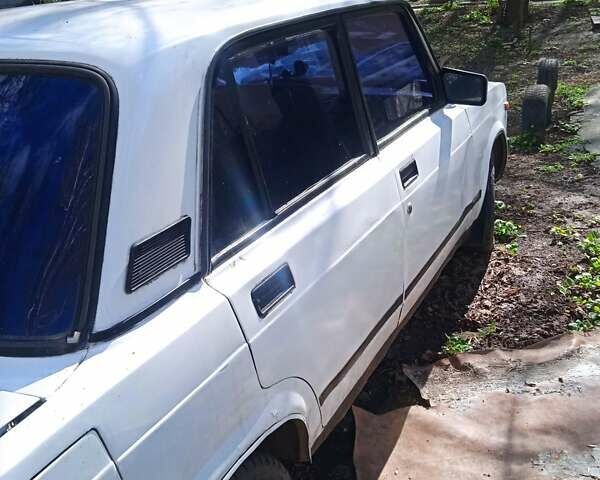 ВАЗ 2105 1986 в Кропивницком (Кировограде) на Automoto.ua Белый ВАЗ 2105, объемом двигателя 1.3 л и пробегом 72 тыс. км за 600 $, фото 4 на Automoto.ua