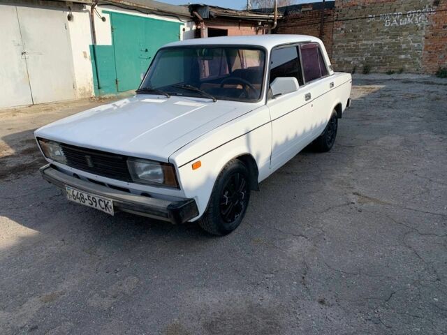 Белый ВАЗ 2105, объемом двигателя 1.5 л и пробегом 227 тыс. км за 592 $, фото 3 на Automoto.ua