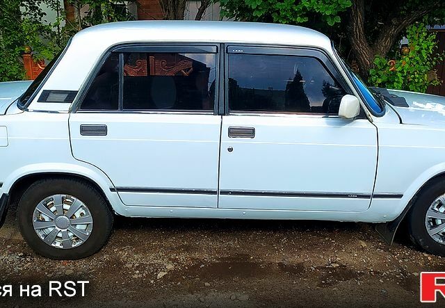 Белый ВАЗ 2105, объемом двигателя 1.3 л и пробегом 700 тыс. км за 1100 $, фото 9 на Automoto.ua