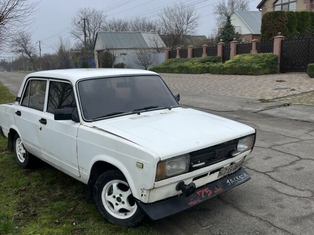 Белый ВАЗ 2105, объемом двигателя 1.5 л и пробегом 1 тыс. км за 426 $, фото 1 на Automoto.ua