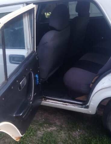 Білий ВАЗ 2105, об'ємом двигуна 1.5 л та пробігом 250 тис. км за 761 $, фото 4 на Automoto.ua