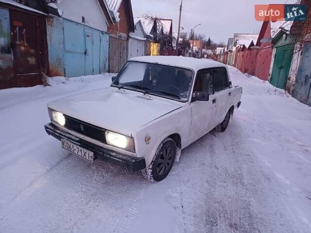 Белый ВАЗ 2105, объемом двигателя 1.5 л и пробегом 200 тыс. км за 520 $, фото 2 на Automoto.ua