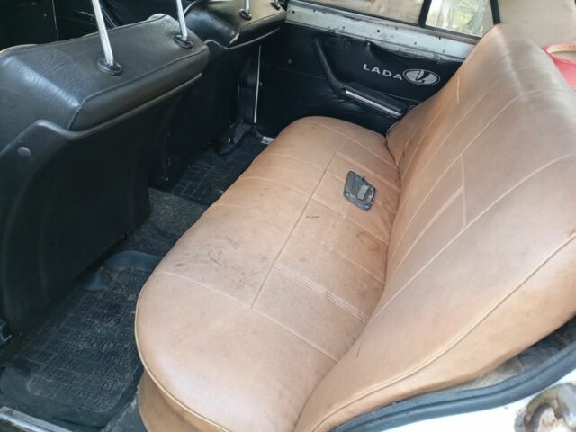 Белый ВАЗ 2105, объемом двигателя 1 л и пробегом 66 тыс. км за 200 $, фото 3 на Automoto.ua