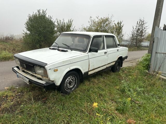 Белый ВАЗ 2105, объемом двигателя 1.3 л и пробегом 999 тыс. км за 358 $, фото 1 на Automoto.ua
