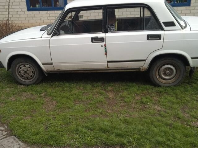 Белый ВАЗ 2105, объемом двигателя 1.3 л и пробегом 150 тыс. км за 27000 $, фото 1 на Automoto.ua