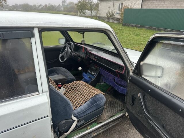 Белый ВАЗ 2105, объемом двигателя 1.3 л и пробегом 999 тыс. км за 358 $, фото 5 на Automoto.ua