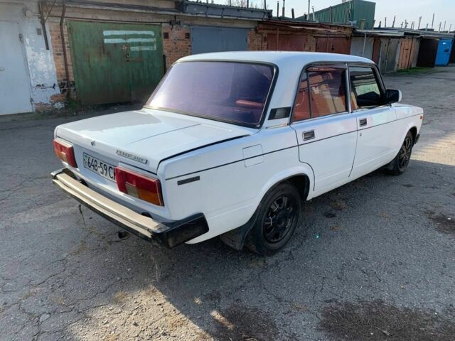 Белый ВАЗ 2105, объемом двигателя 1.5 л и пробегом 227 тыс. км за 592 $, фото 12 на Automoto.ua