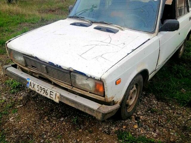 Белый ВАЗ 2105, объемом двигателя 1.5 л и пробегом 250 тыс. км за 400 $, фото 2 на Automoto.ua