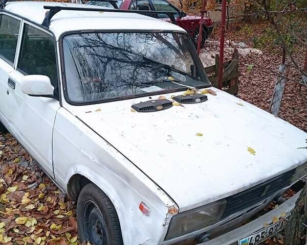 Белый ВАЗ 2105, объемом двигателя 1.5 л и пробегом 100 тыс. км за 238 $, фото 1 на Automoto.ua