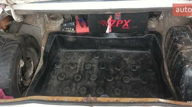 Білий ВАЗ 2105, об'ємом двигуна 1.5 л та пробігом 250 тис. км за 761 $, фото 16 на Automoto.ua