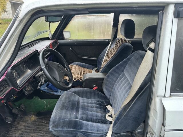 Белый ВАЗ 2105, объемом двигателя 1.3 л и пробегом 999 тыс. км за 358 $, фото 4 на Automoto.ua