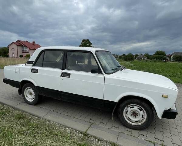 Білий ВАЗ 2105, об'ємом двигуна 1.3 л та пробігом 52 тис. км за 500 $, фото 2 на Automoto.ua