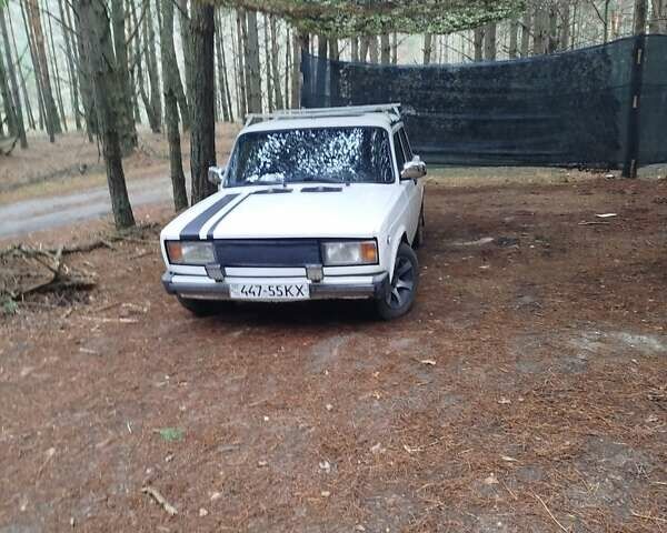 Білий ВАЗ 2105, об'ємом двигуна 1.5 л та пробігом 250 тис. км за 761 $, фото 2 на Automoto.ua