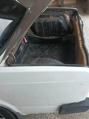 Білий ВАЗ 2105, об'ємом двигуна 1.5 л та пробігом 250 тис. км за 761 $, фото 17 на Automoto.ua