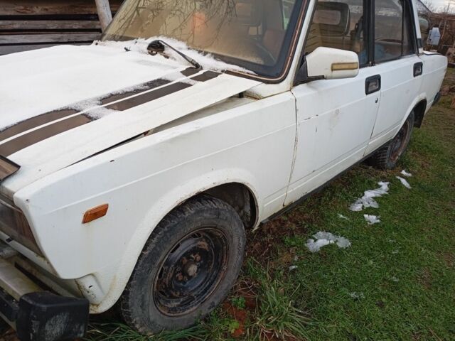 Белый ВАЗ 2105, объемом двигателя 1 л и пробегом 66 тыс. км за 200 $, фото 1 на Automoto.ua