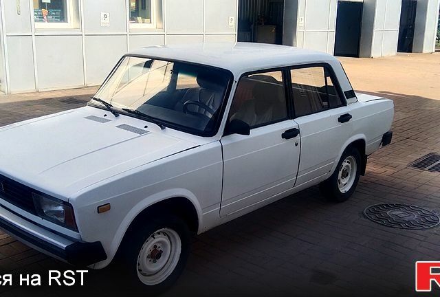 Белый ВАЗ 2105, объемом двигателя 1.3 л и пробегом 100 тыс. км за 1100 $, фото 3 на Automoto.ua