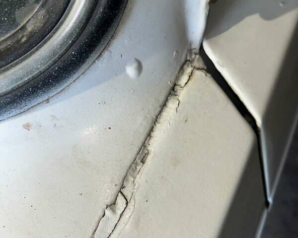 Білий ВАЗ 2105, об'ємом двигуна 1.29 л та пробігом 110 тис. км за 965 $, фото 5 на Automoto.ua