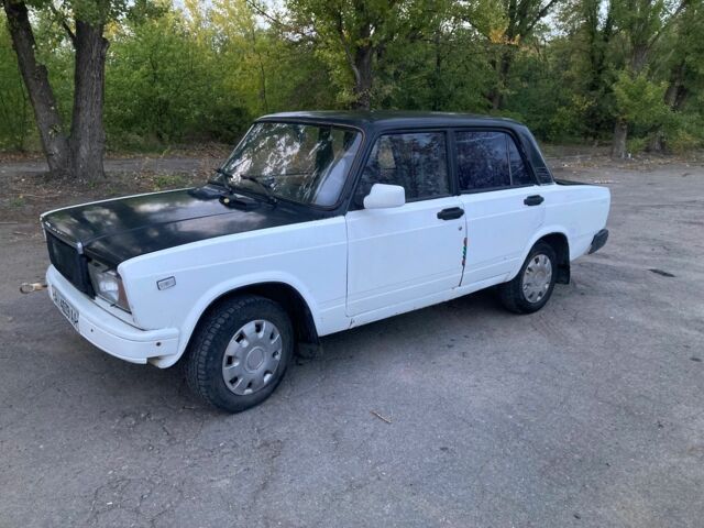 Белый ВАЗ 2105, объемом двигателя 1.5 л и пробегом 200 тыс. км за 522 $, фото 2 на Automoto.ua