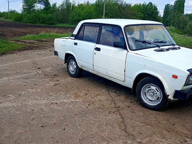 Білий ВАЗ 2105, об'ємом двигуна 1.5 л та пробігом 100 тис. км за 500 $, фото 1 на Automoto.ua