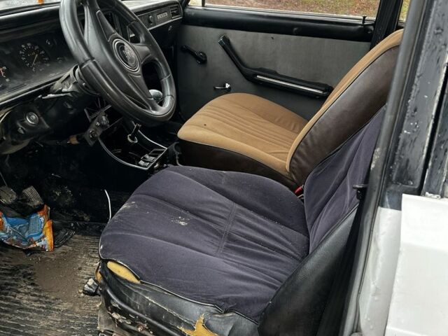 Белый ВАЗ 2105, объемом двигателя 1 л и пробегом 3 тыс. км за 96 $, фото 4 на Automoto.ua