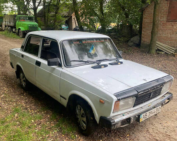 Белый ВАЗ 2105, объемом двигателя 1.3 л и пробегом 10 тыс. км за 450 $, фото 1 на Automoto.ua