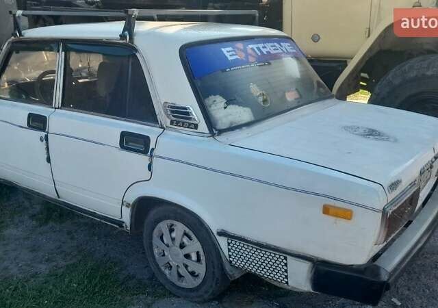 Белый ВАЗ 2105, объемом двигателя 1.5 л и пробегом 999 тыс. км за 500 $, фото 1 на Automoto.ua