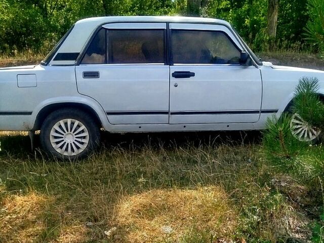 Белый ВАЗ 2105, объемом двигателя 1.3 л и пробегом 100 тыс. км за 700 $, фото 2 на Automoto.ua