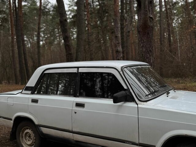 Белый ВАЗ 2105, объемом двигателя 1.2 л и пробегом 150 тыс. км за 501 $, фото 2 на Automoto.ua