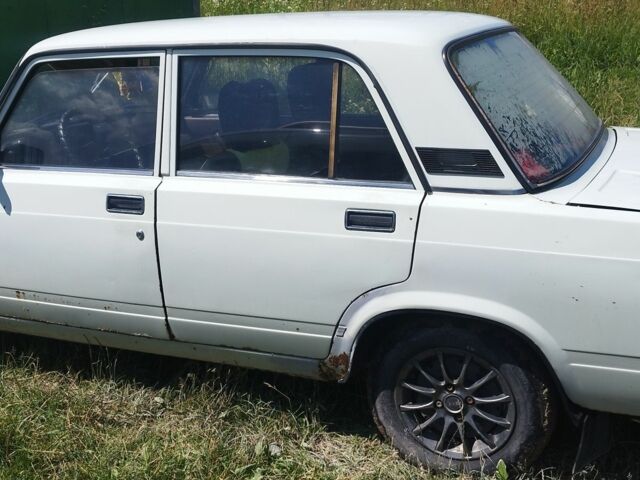 Белый ВАЗ 2105, объемом двигателя 1.3 л и пробегом 300 тыс. км за 480 $, фото 3 на Automoto.ua