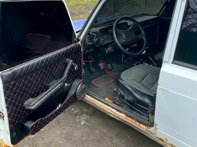 Белый ВАЗ 2105, объемом двигателя 13 л и пробегом 200 тыс. км за 420 $, фото 3 на Automoto.ua