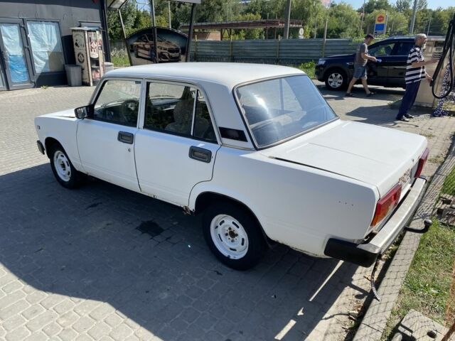 Белый ВАЗ 2105, объемом двигателя 1.5 л и пробегом 80 тыс. км за 1500 $, фото 3 на Automoto.ua