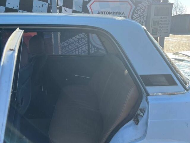 Белый ВАЗ 2105, объемом двигателя 1.5 л и пробегом 604 тыс. км за 355 $, фото 6 на Automoto.ua