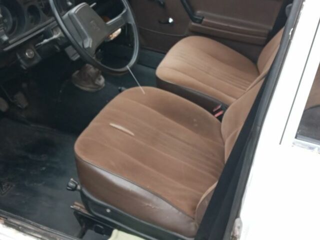 Белый ВАЗ 2105, объемом двигателя 0 л и пробегом 45 тыс. км за 800 $, фото 7 на Automoto.ua