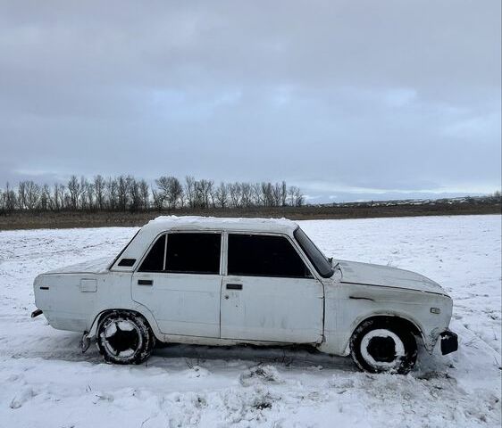 Белый ВАЗ 2105, объемом двигателя 1.7 л и пробегом 100 тыс. км за 320 $, фото 2 на Automoto.ua