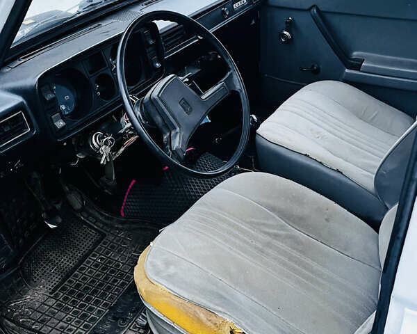 ВАЗ 2105 1988 в Каневе на Automoto.ua Белый ВАЗ 2105, объемом двигателя 1.3 л и пробегом 80 тыс. км за 477 $, фото 5 на Automoto.ua