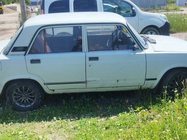 Белый ВАЗ 2105, объемом двигателя 1.3 л и пробегом 300 тыс. км за 480 $, фото 6 на Automoto.ua