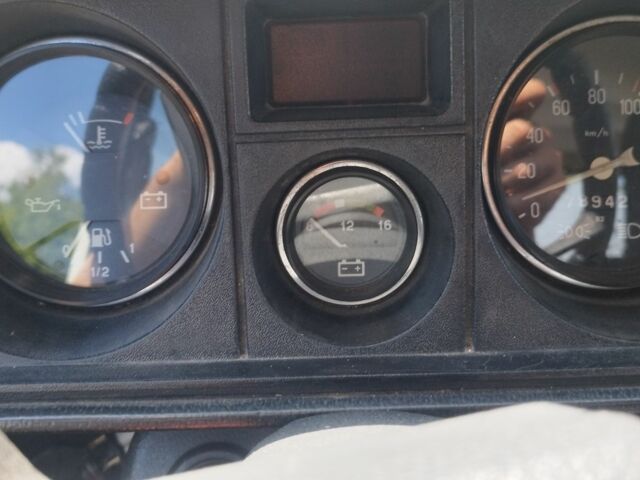 Белый ВАЗ 2105, объемом двигателя 1.3 л и пробегом 300 тыс. км за 480 $, фото 2 на Automoto.ua