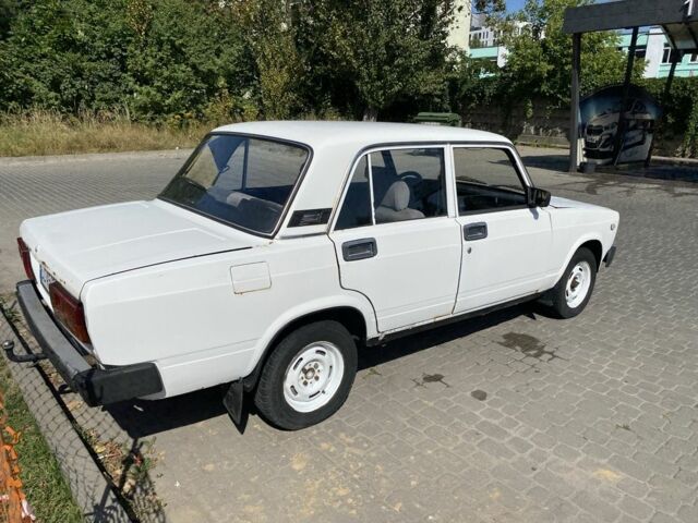 Белый ВАЗ 2105, объемом двигателя 1.5 л и пробегом 80 тыс. км за 1500 $, фото 2 на Automoto.ua
