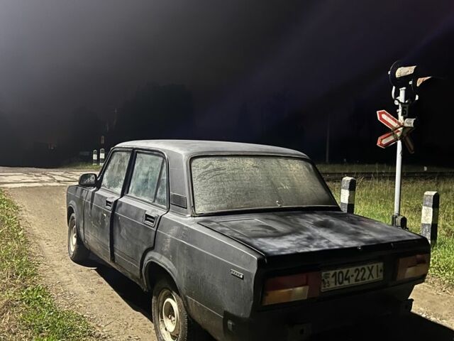 Белый ВАЗ 2105, объемом двигателя 1.3 л и пробегом 322 тыс. км за 571 $, фото 3 на Automoto.ua