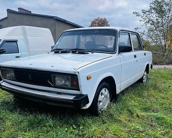 ВАЗ 2105 1988 в Каневе на Automoto.ua Белый ВАЗ 2105, объемом двигателя 1.3 л и пробегом 80 тыс. км за 477 $, фото 1 на Automoto.ua