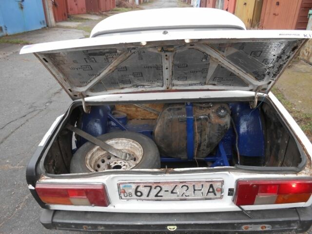Белый ВАЗ 2105, объемом двигателя 1.5 л и пробегом 11 тыс. км за 15000 $, фото 8 на Automoto.ua