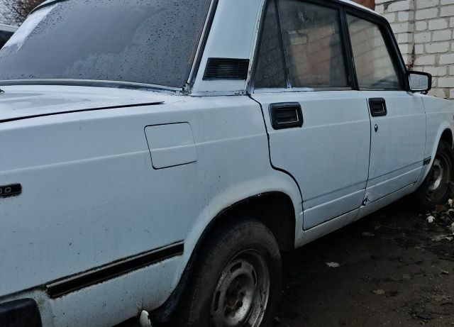 Белый ВАЗ 2105, объемом двигателя 0 л и пробегом 83 тыс. км за 665 $, фото 2 на Automoto.ua